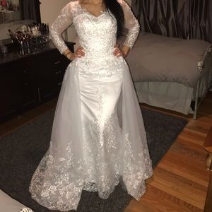 White wedding dress very simple 💓 Never worn.